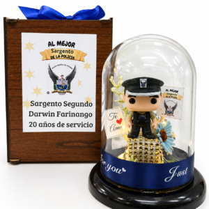 Funko de 7 cm + Cupula + Caja de Mdf